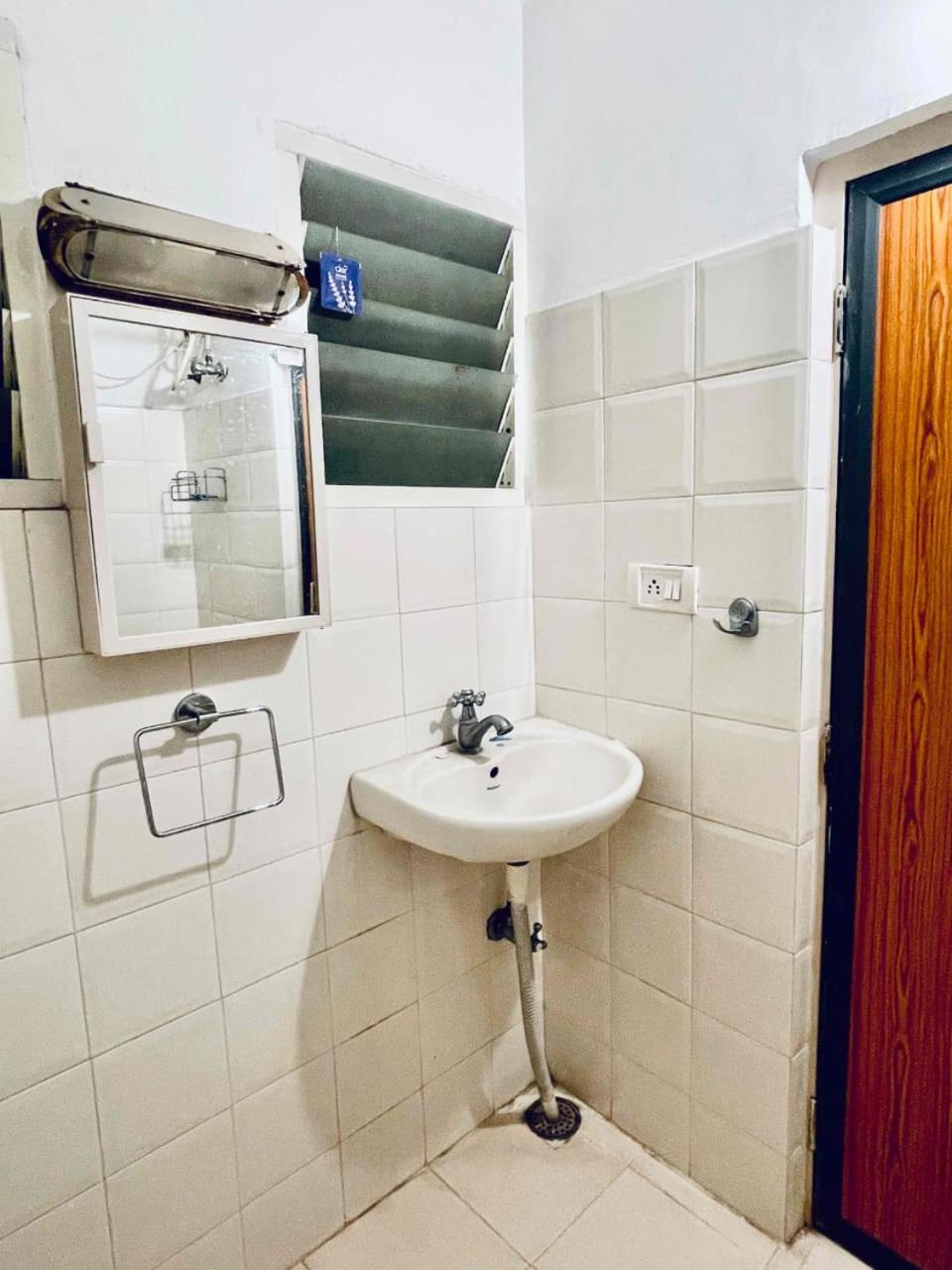פוטאפארטי Shanthi Home Stay מראה חיצוני תמונה